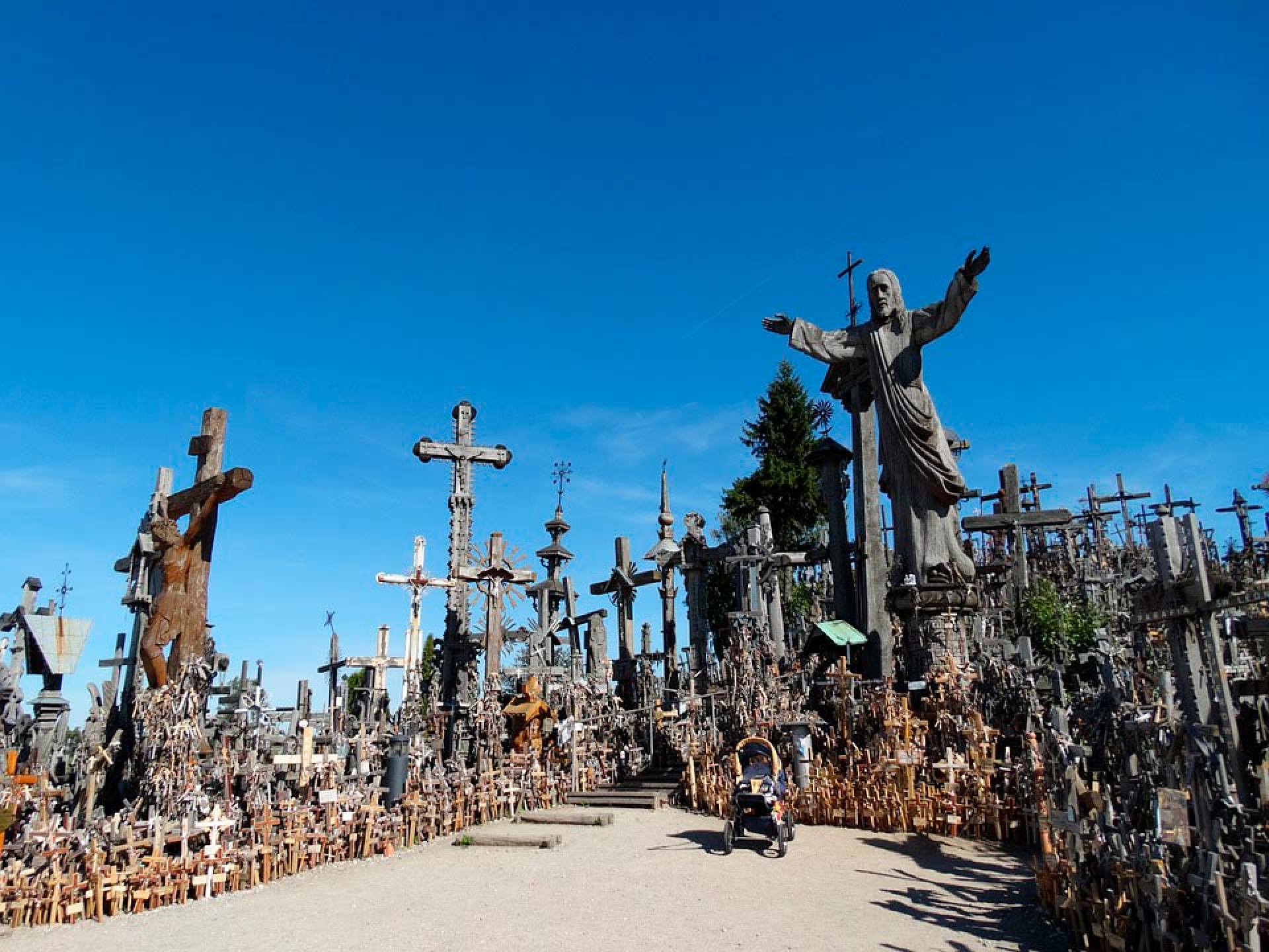 LA COLINA DE LAS CRUCES